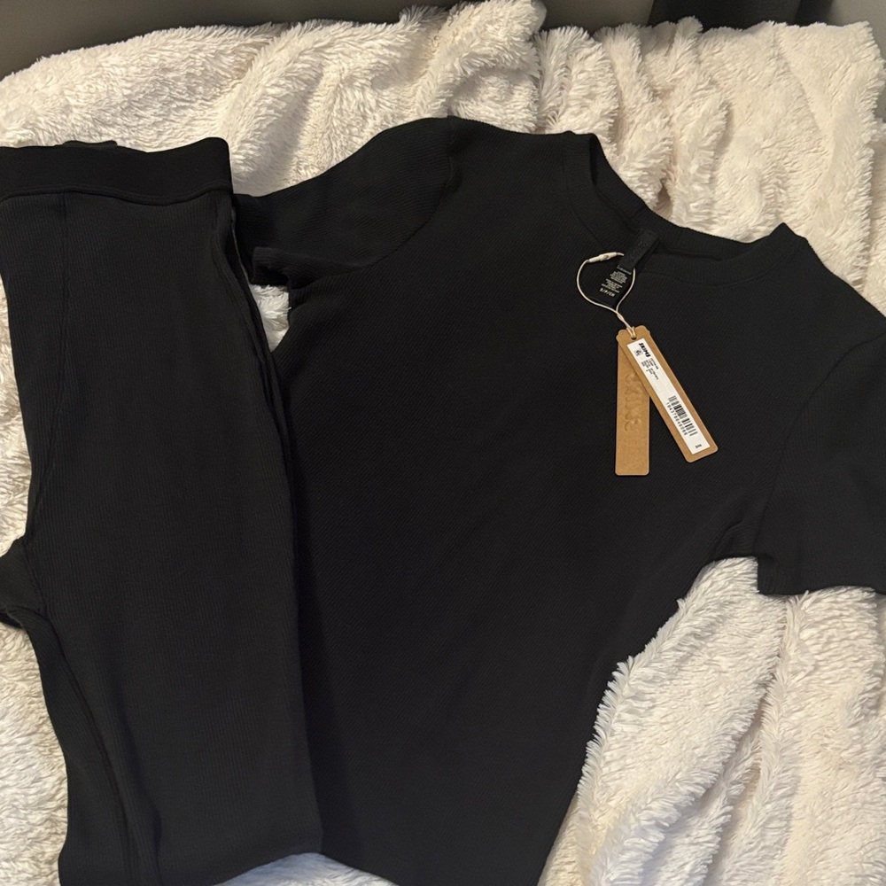 SKIMS Black Leggings